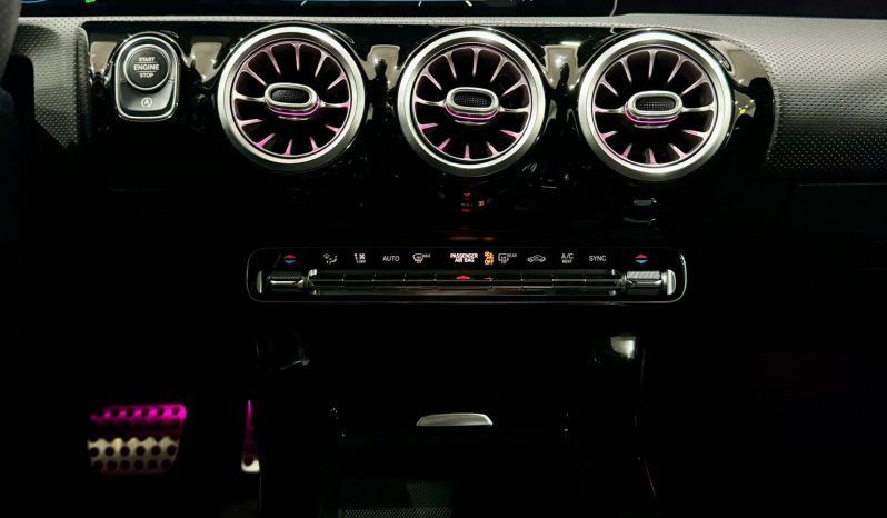 Mercedes Benz / A  180d lleno