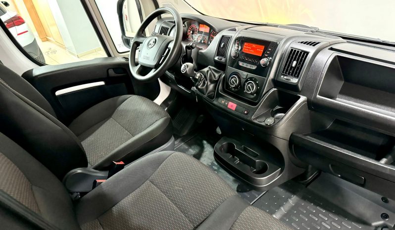 Opel / Movano Furgón L2H2 lleno