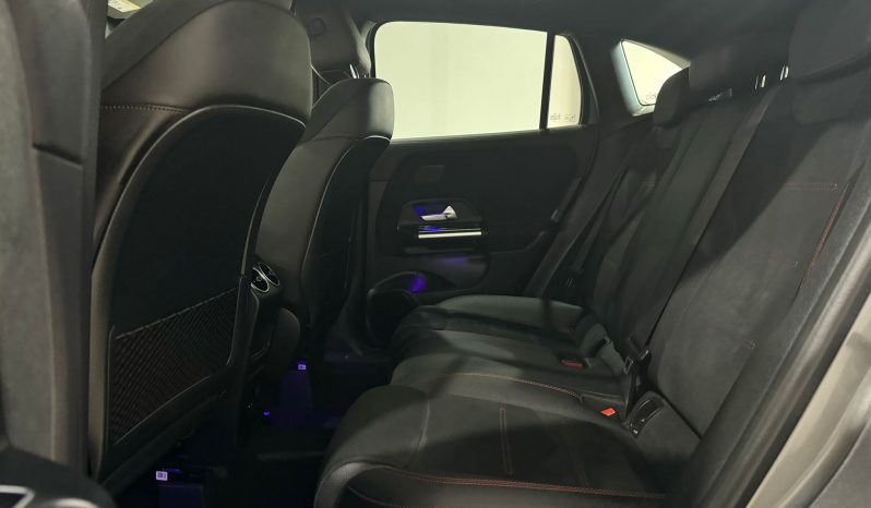 Mercedes Benz / GLA 200D lleno