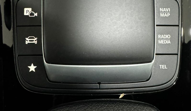 Mercedes Benz / GLA 200D lleno
