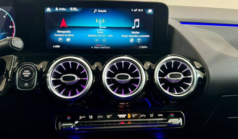 Mercedes Benz / GLA 200D lleno