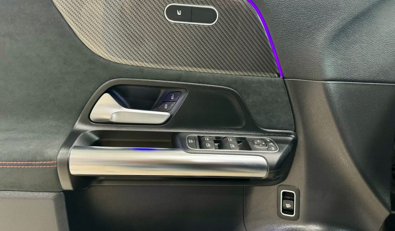 Mercedes Benz / GLA 200D lleno