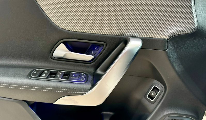 Mercedes Benz / CLA  200D lleno
