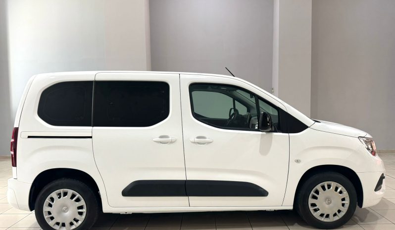 Opel / Combo  7 plazas lleno