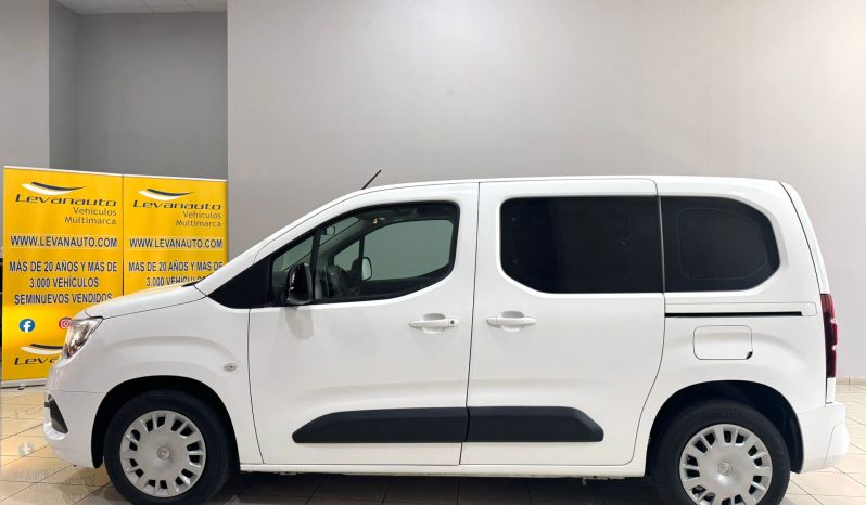 Opel / Combo  7 plazas lleno