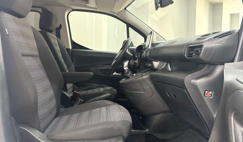 Opel / Combo  7 plazas lleno