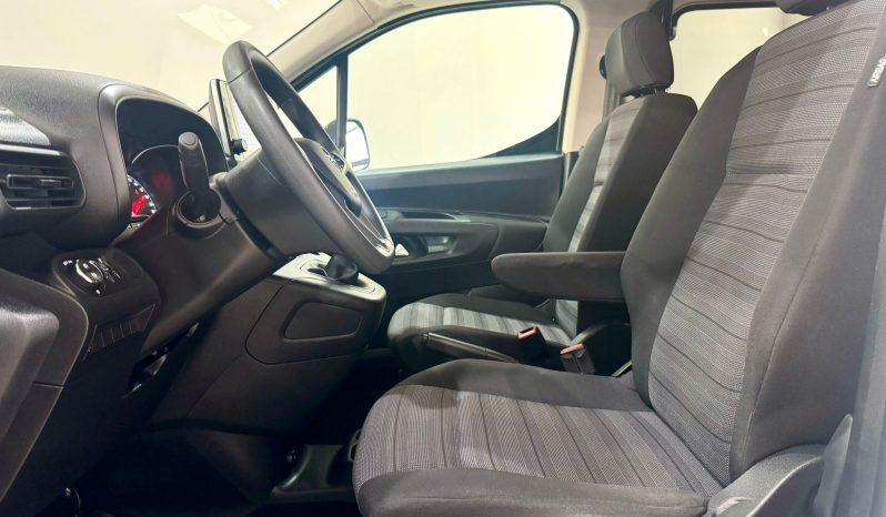 Opel / Combo  7 plazas lleno