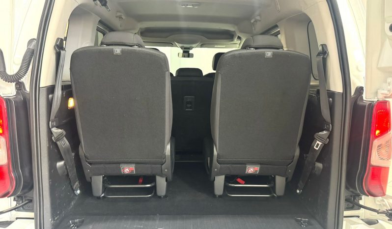 Opel / Combo  7 plazas lleno