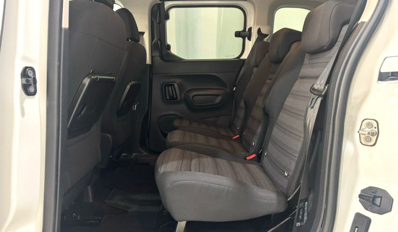 Opel / Combo  7 plazas lleno