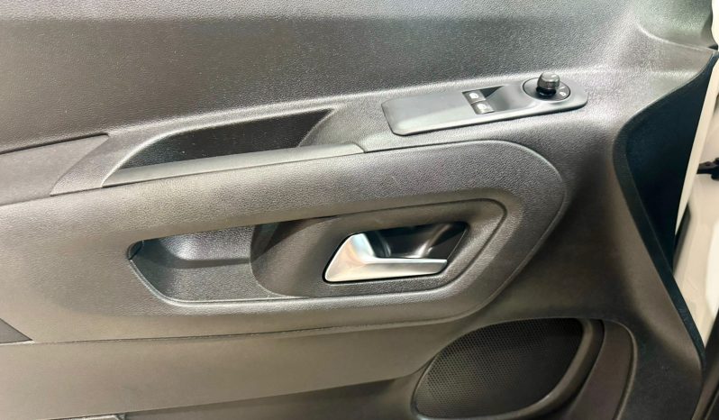 Opel / Combo  7 plazas lleno