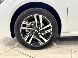 Peugeot / 208 5p 1.2i lleno