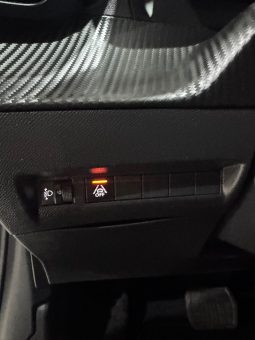 Peugeot / 208 5p 1.2i lleno