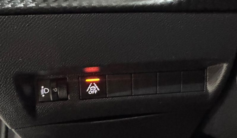 Peugeot / 208 5p 1.2i lleno