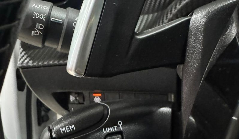 Peugeot / 208 5p 1.2i lleno