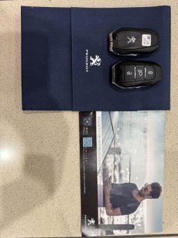 Peugeot / 208 5p 1.2i lleno